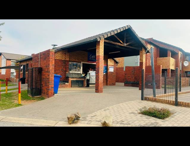 2 BEDROOM FLAT FOR SALE IN OLIFANTSVLEI